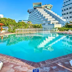 In Prime Location 3 Pools Cancún