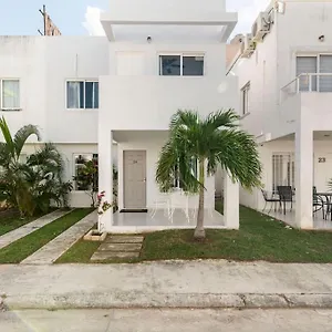 Micro Perfect For Backpackers, Couples, 3 Min Drive To Playa El Nino Cancún